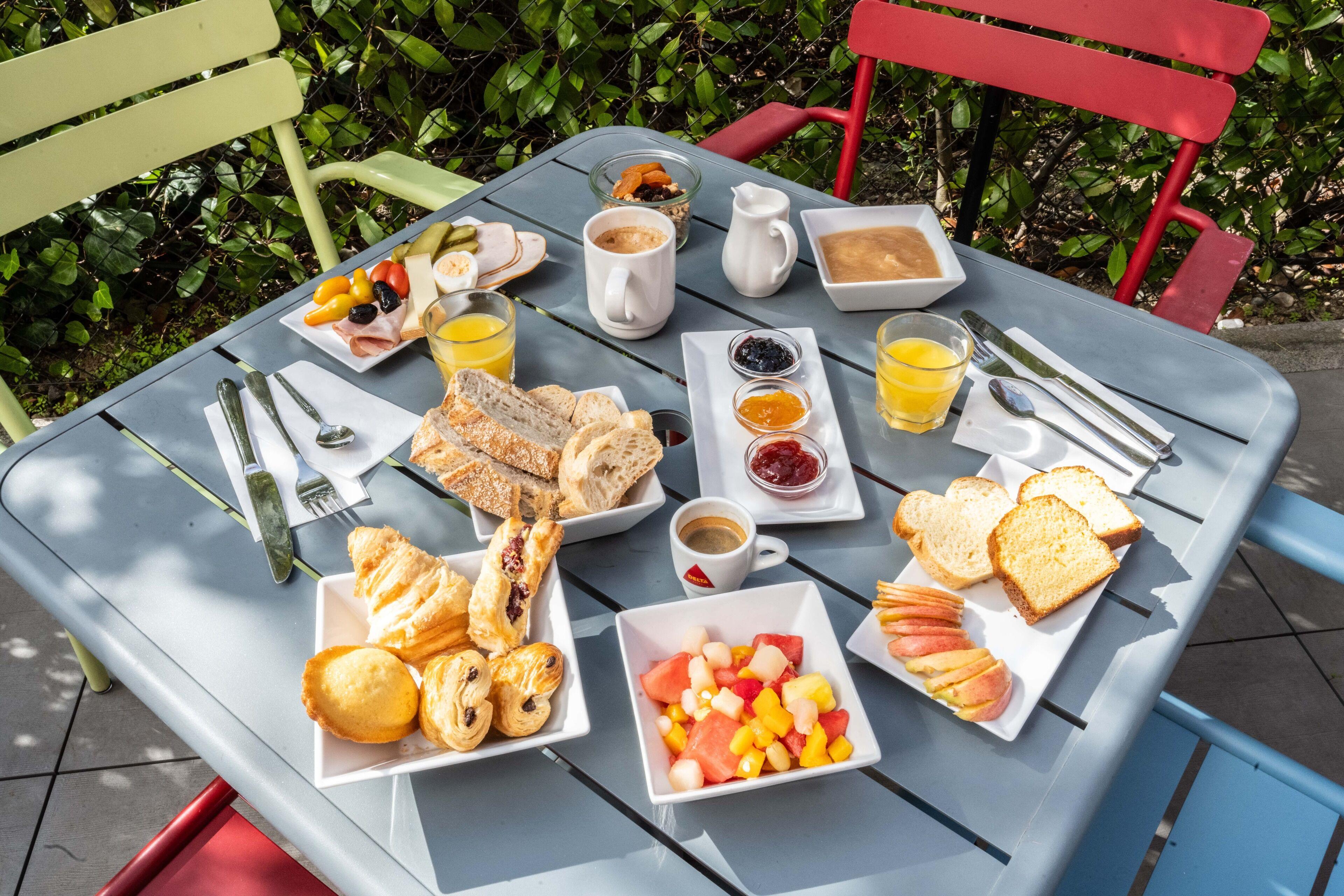 Hotel Ibis Centre Nations 3*