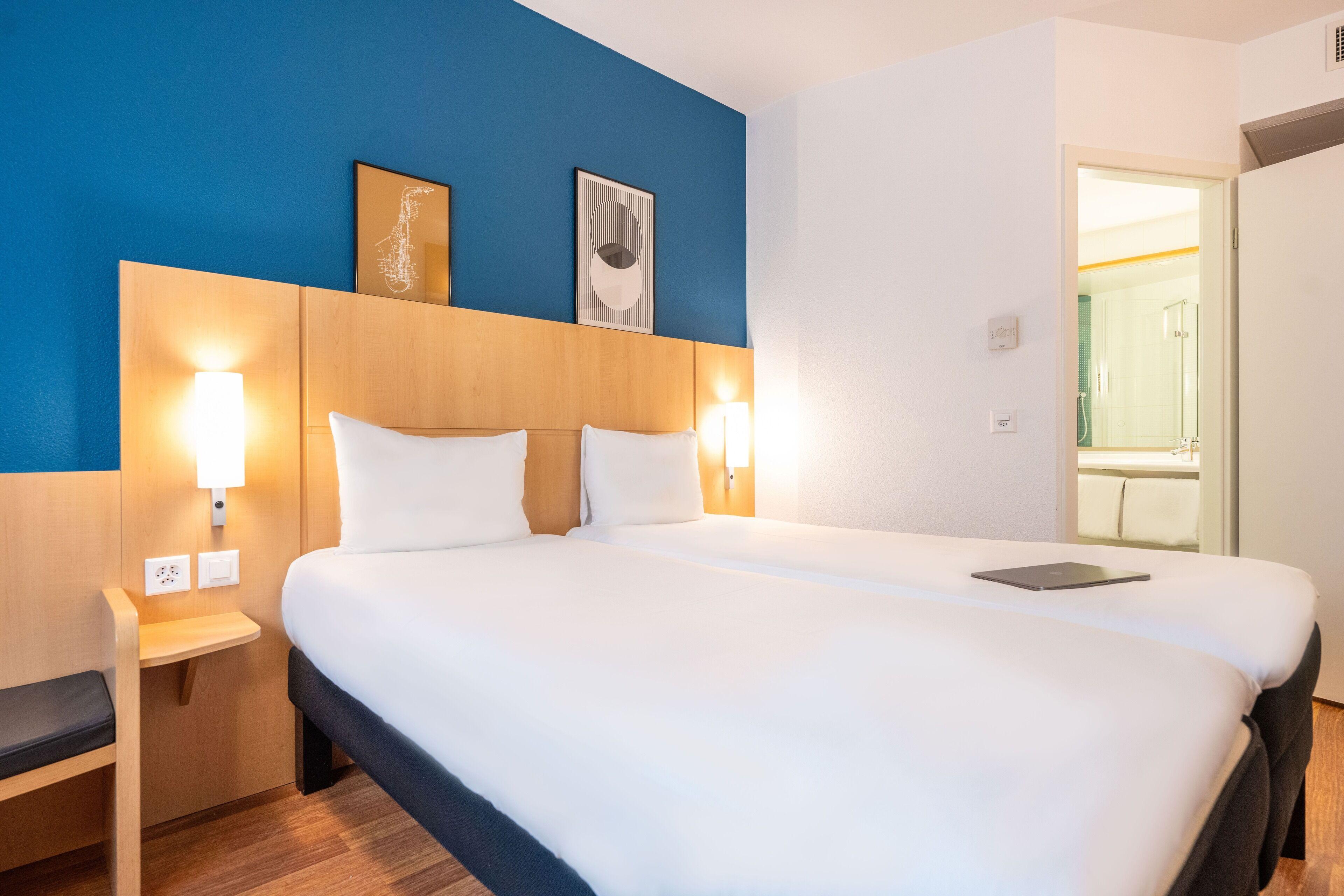Ibis Centre Nations Hotel 3*