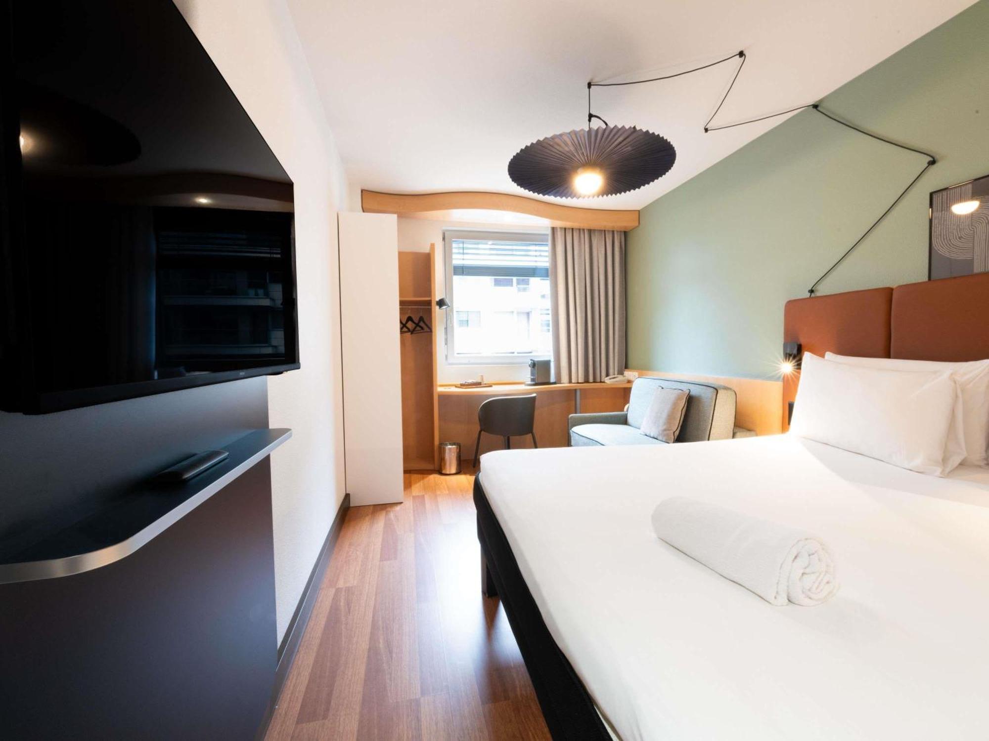Hotel Ibis Centre Nations 3*