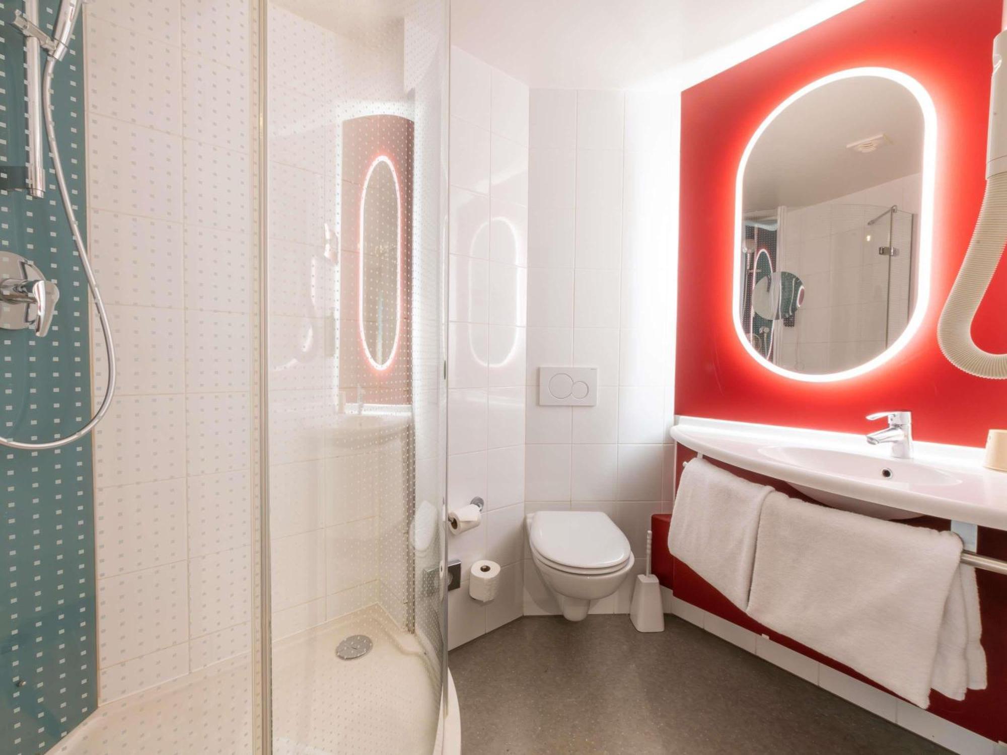 Ibis Centre Nations Hotel 3*