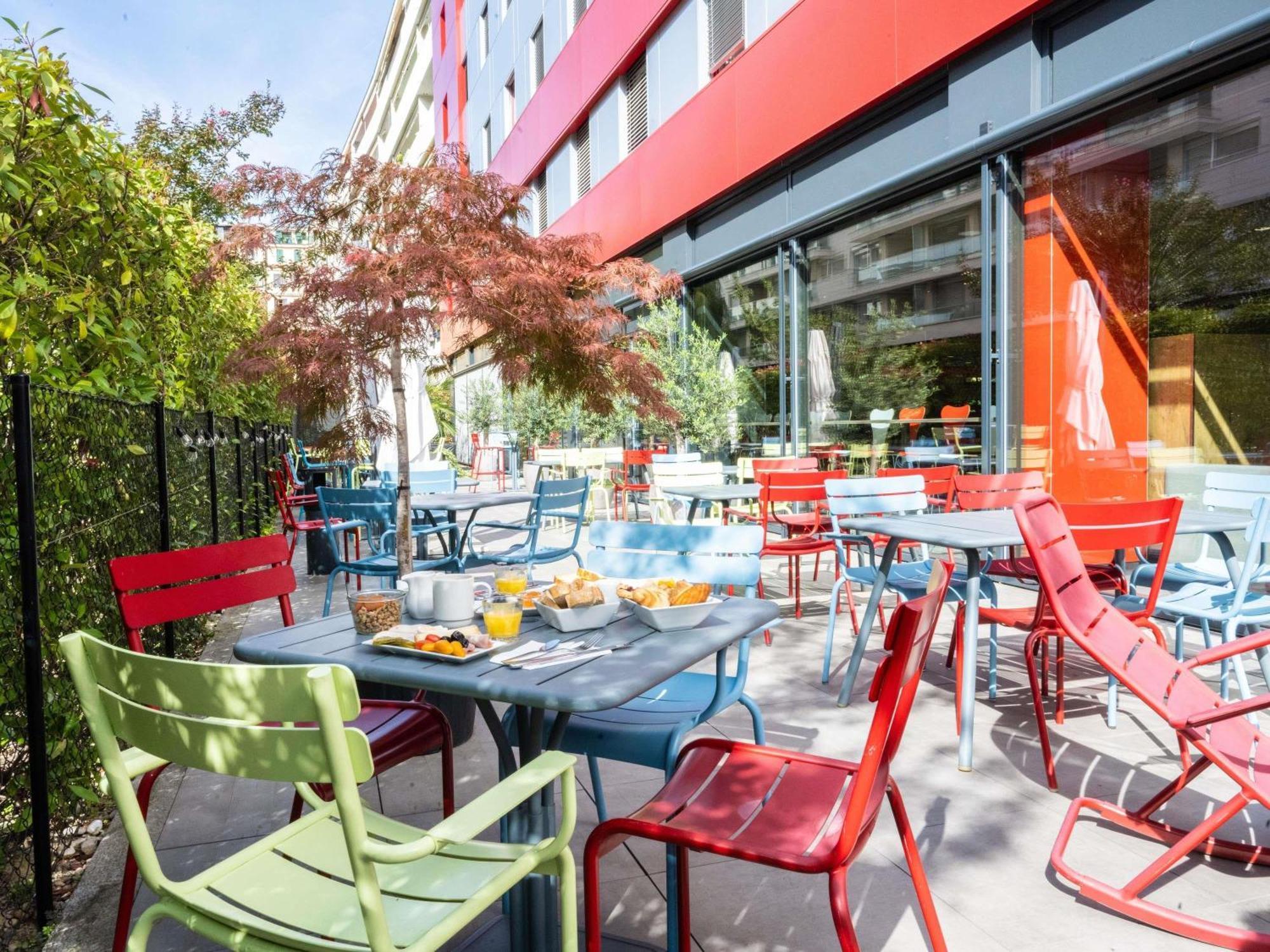 Ibis Centre Nations Hotel 3*