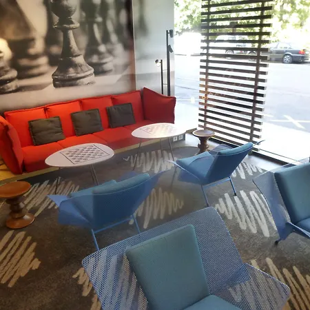 Ibis Centre Nations Hotel 3*