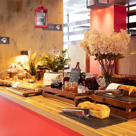 Ibis Centre Nations Hotel 3*
