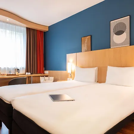 Ibis Centre Nations 3*