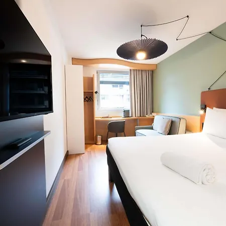 Hotel Ibis Centre Nations 3*