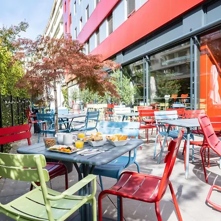 Ibis Centre Nations Hotel 3*