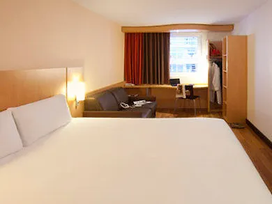 Hotel Ibis Centre Nations 3*