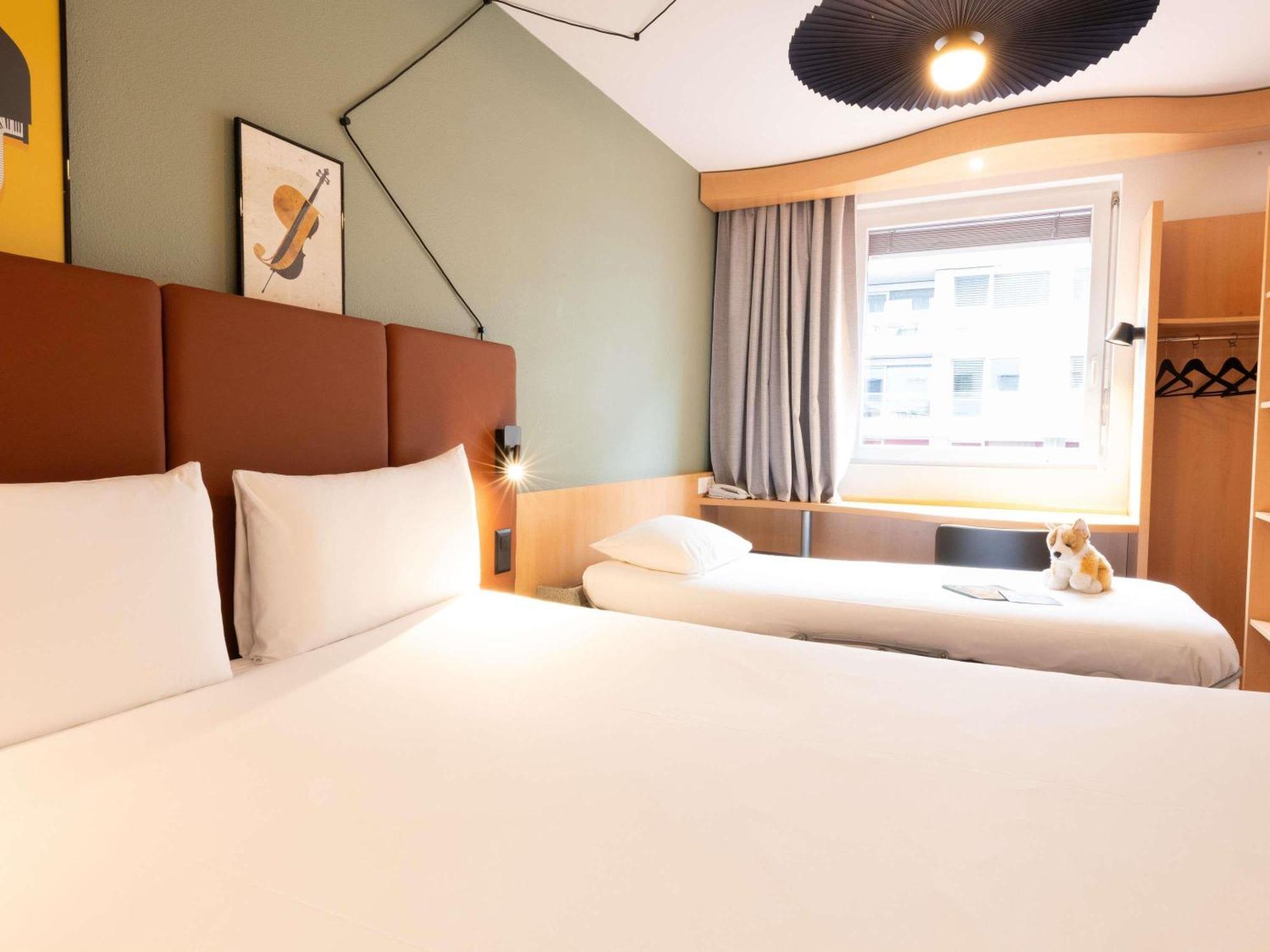 Ibis Centre Nations Hotel 3*