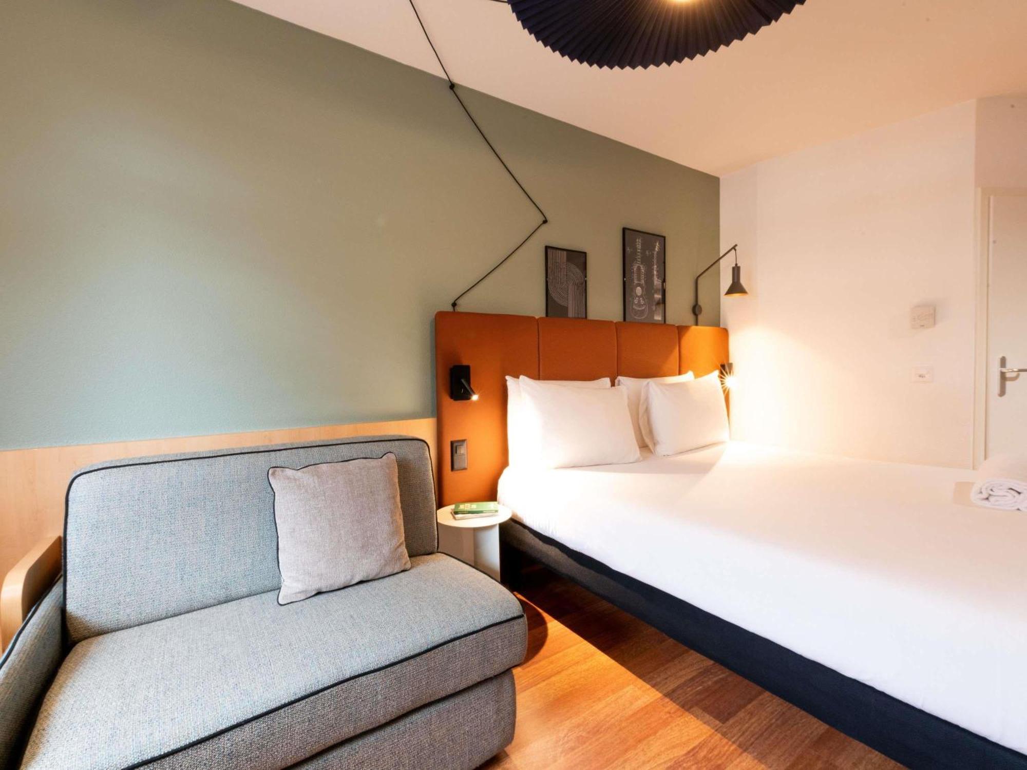 Ibis Centre Nations Hotel 3*