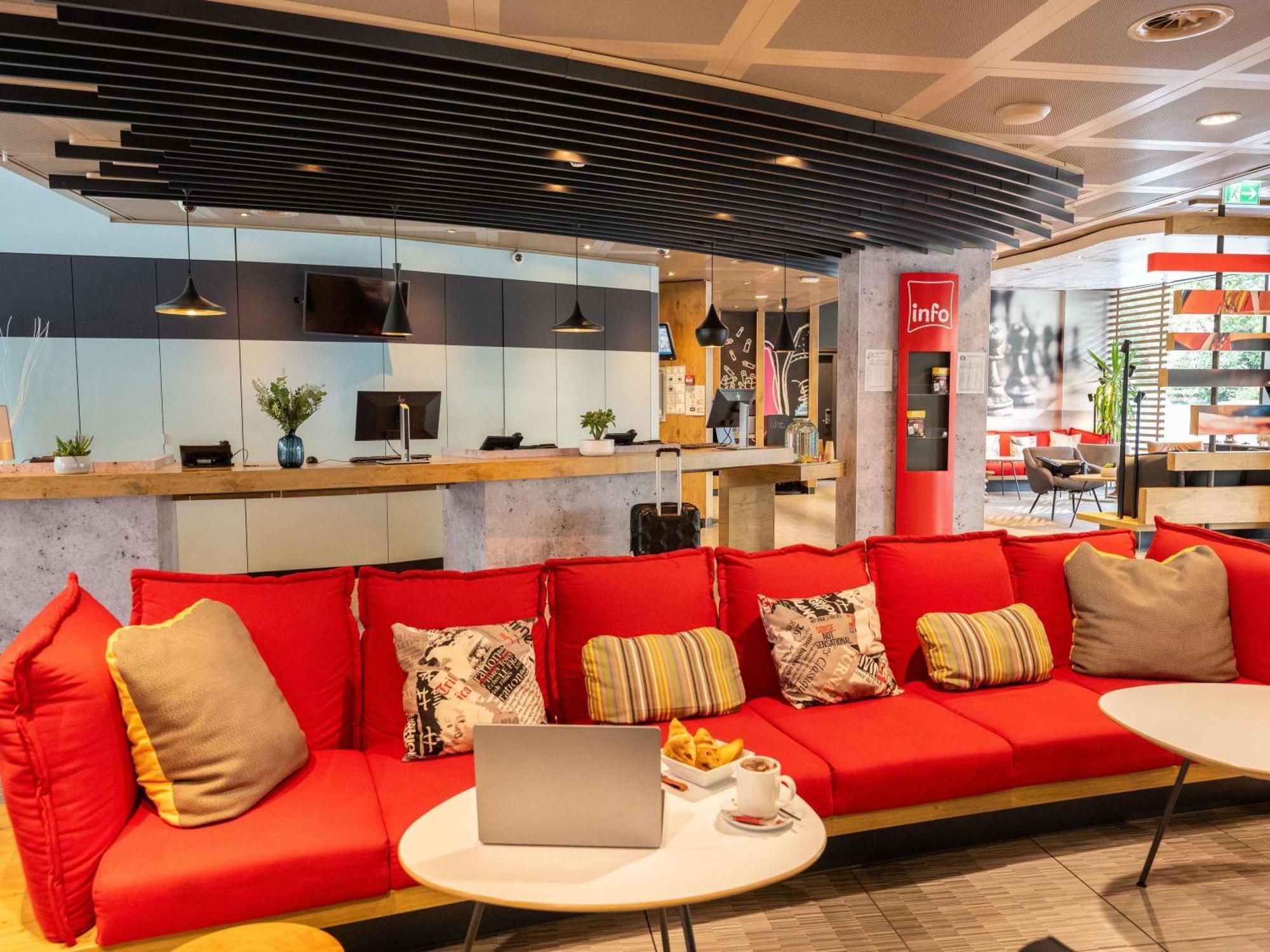 Hotel Ibis Centre Nations 3*