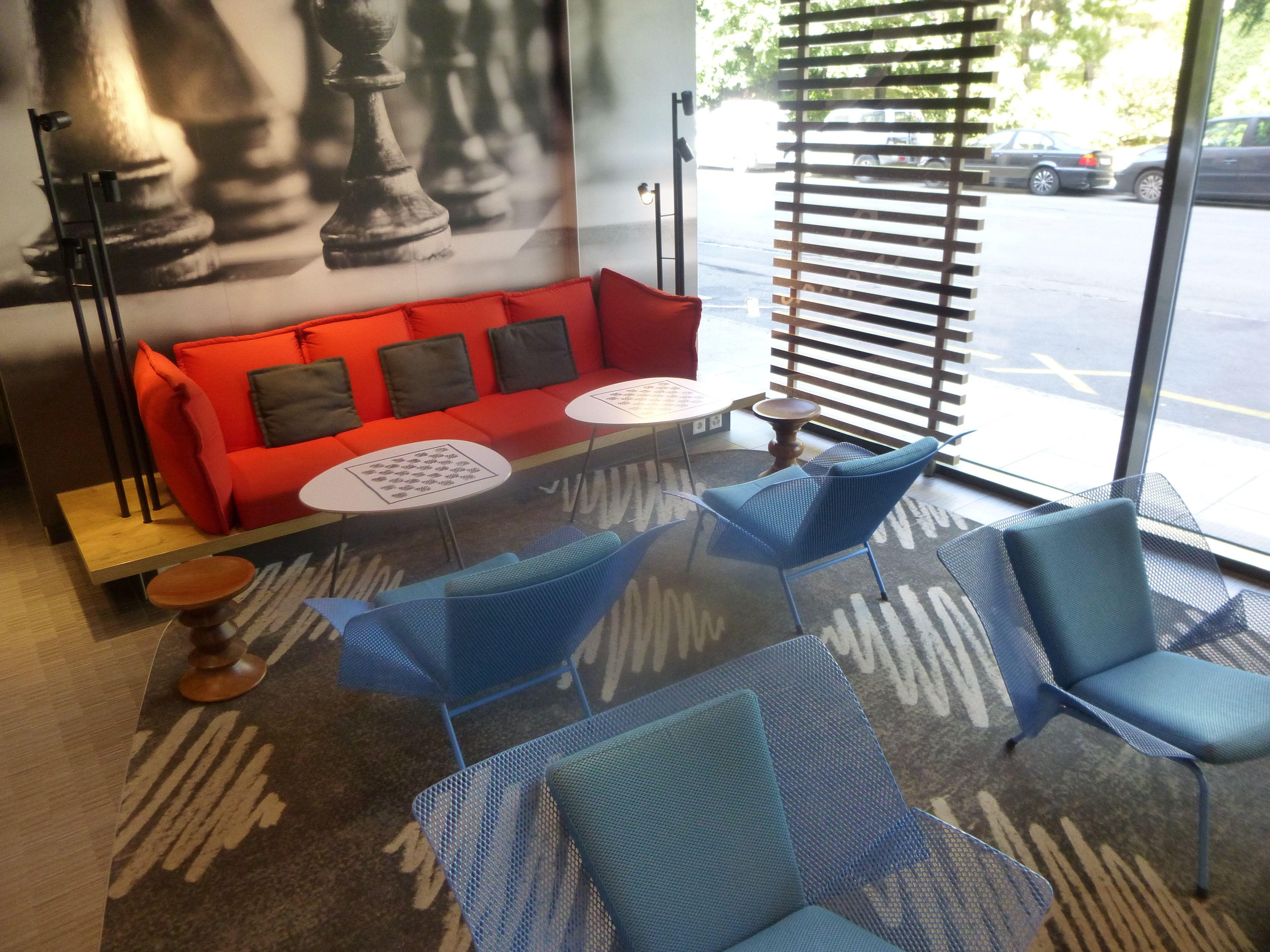 Ibis Centre Nations Hotel 3*