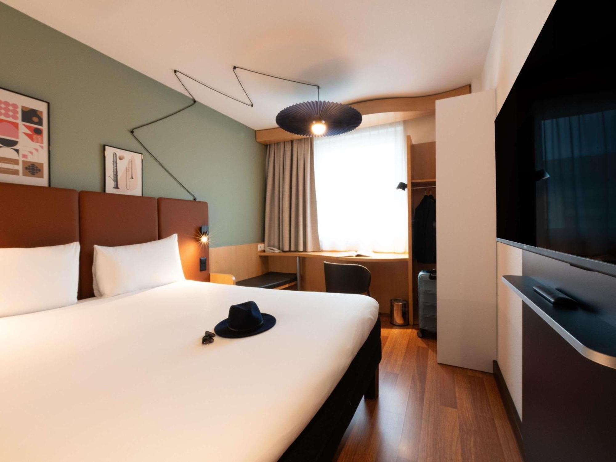 Ibis Centre Nations Hotel